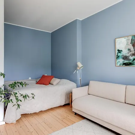 Ac Unit, Wi-fi , Top-floor, 10min To Centre With Metro, 47m2 In Trendy Kallio Daire