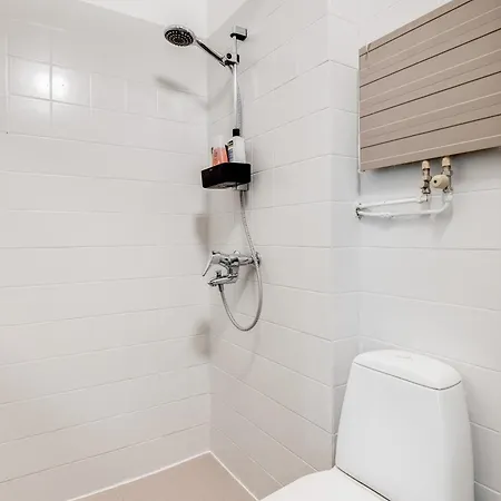 Ac Unit, Wi-fi , Top-floor, 10min To Centre With Metro, 47m2 In Trendy Kallio Daire *