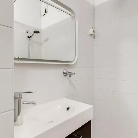 Daire Ac Unit, Wi-fi , Top-floor, 10min To Centre With Metro, 47m2 In Trendy Kallio Helsinki