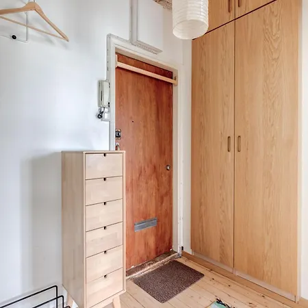 Daire Ac Unit, Wi-fi , Top-floor, 10min To Centre With Metro, 47m2 In Trendy Kallio