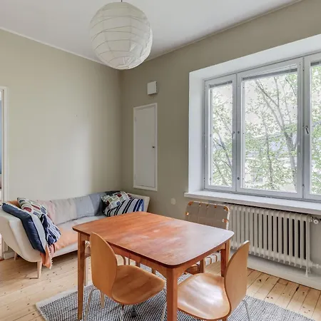 Ac Unit, Wi-fi , Top-floor, 10min To Centre With Metro, 47m2 In Trendy Kallio Daire Helsinki