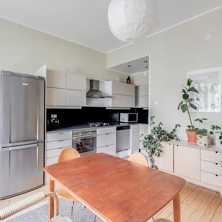 Daire Ac Unit, Wi-fi , Top-floor, 10min To Centre With Metro, 47m2 In Trendy Kallio