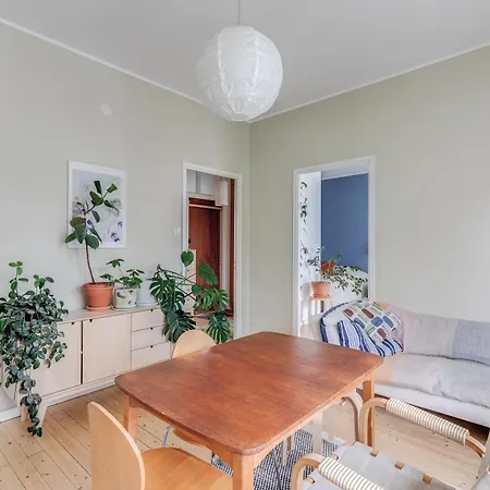 Ac Unit, Wi-fi , Top-floor, 10min To Centre With Metro, 47m2 In Trendy Kallio Daire