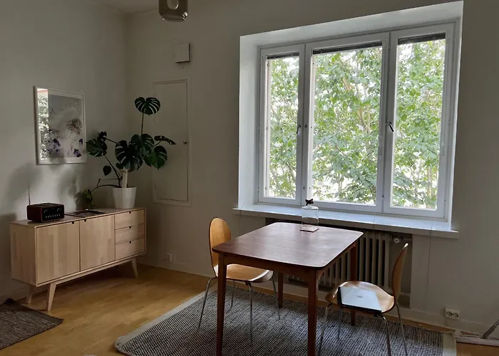 Appartement On Airport Bus Route, Top-floor, 150m To Metro And 24h Grocery Store, 47m2 In Trendy Kallio Helsinki