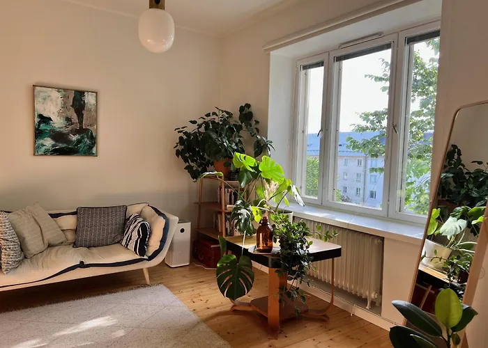 Apartamento On Airport Bus Route, Top-floor, 150m To Metro And 24h Grocery Store, 47m2 In Trendy Kallio